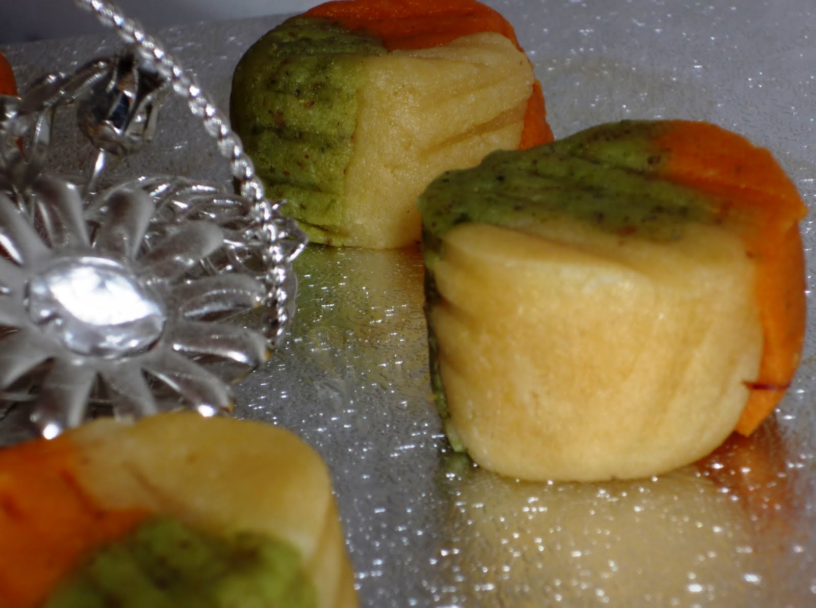 Tri-colour Peda