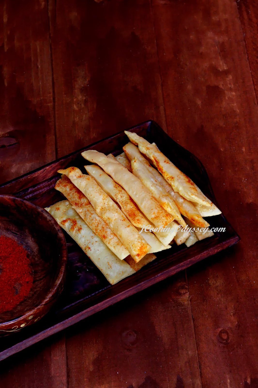 Choraphari or Choraphali placed in a wooden tray