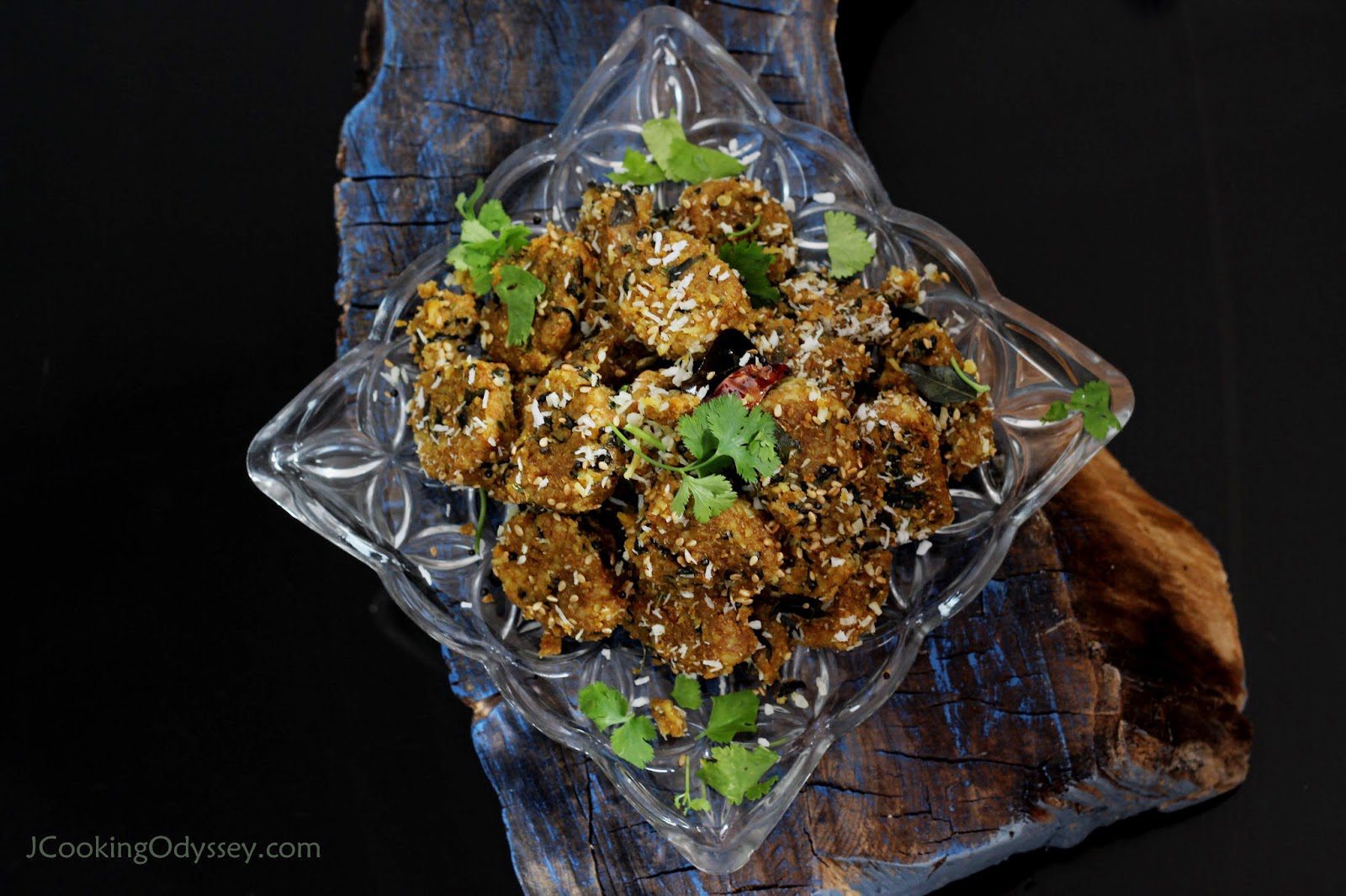 Oats,Quinoa and Methi Muthiya placed in a small plate