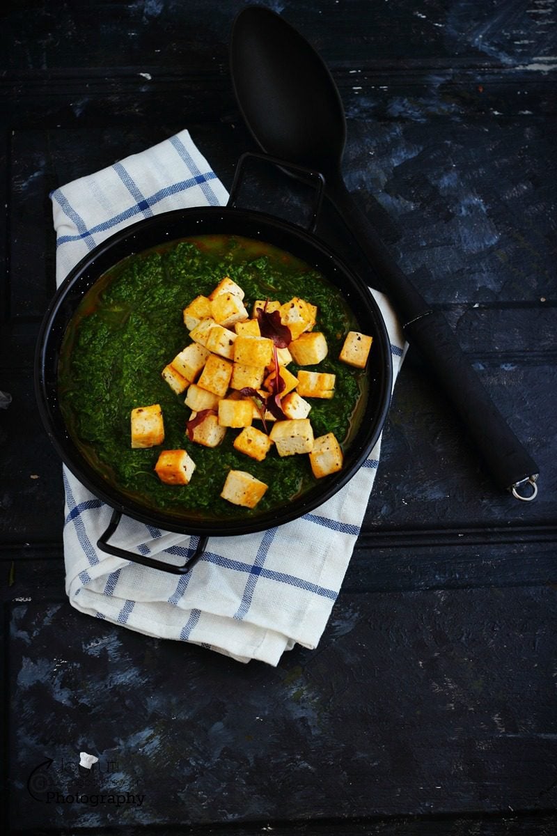 Vegan kale and herby tofu curry