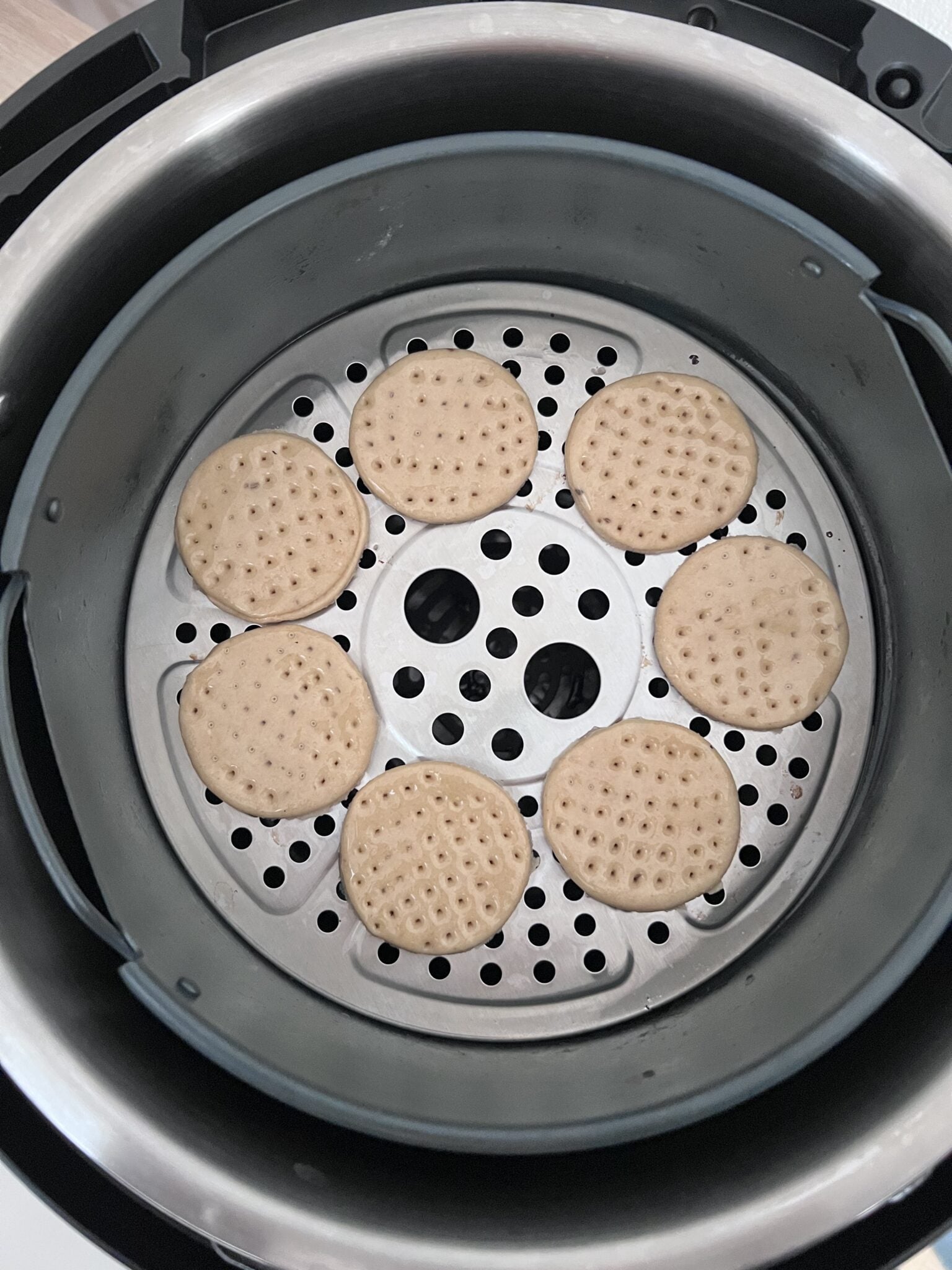 uncooked round papdi in the air fryer basket