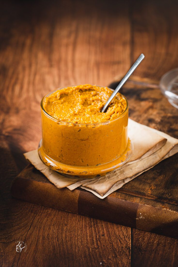 Vegan Thai Yellow Curry Paste (authentic recipe) | J Cooking Odyssey