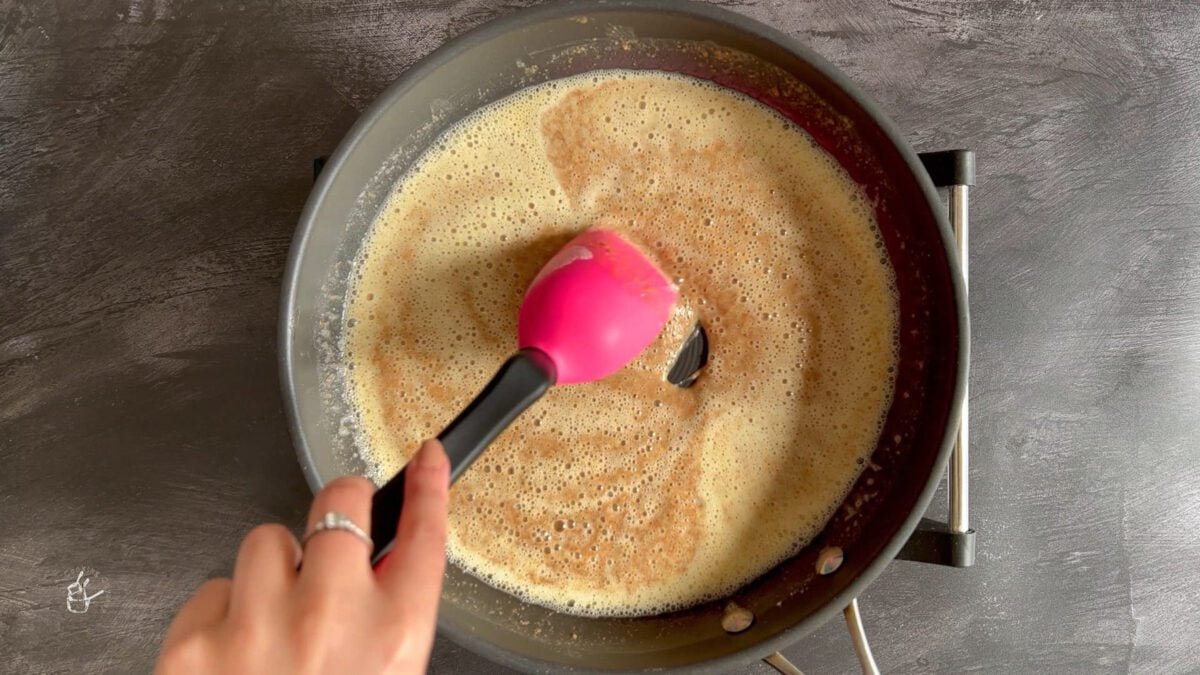 roasted atta halwa mixture in the pan