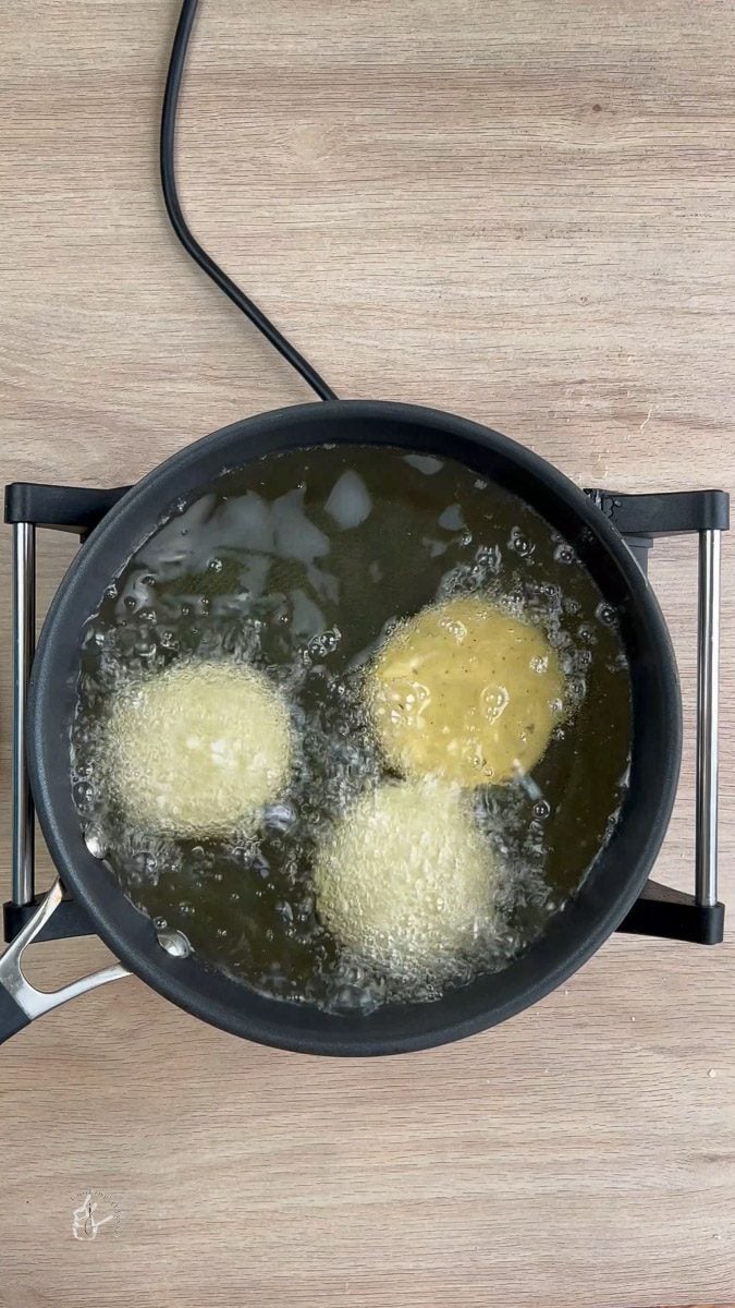 puris frying hot oil