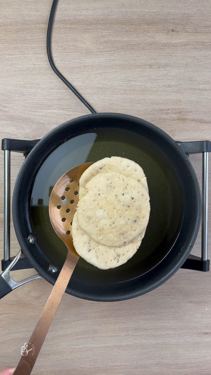 deep fried farsi puri