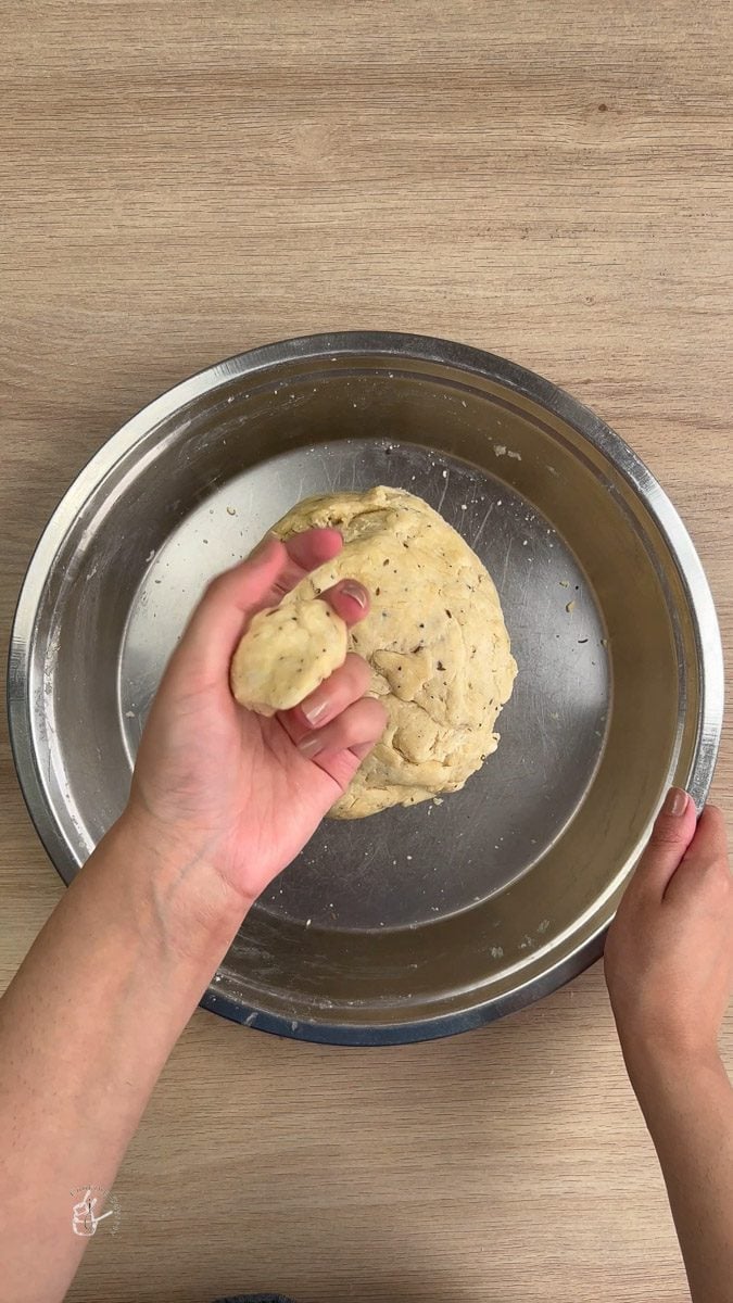 diving the farsi puri dough