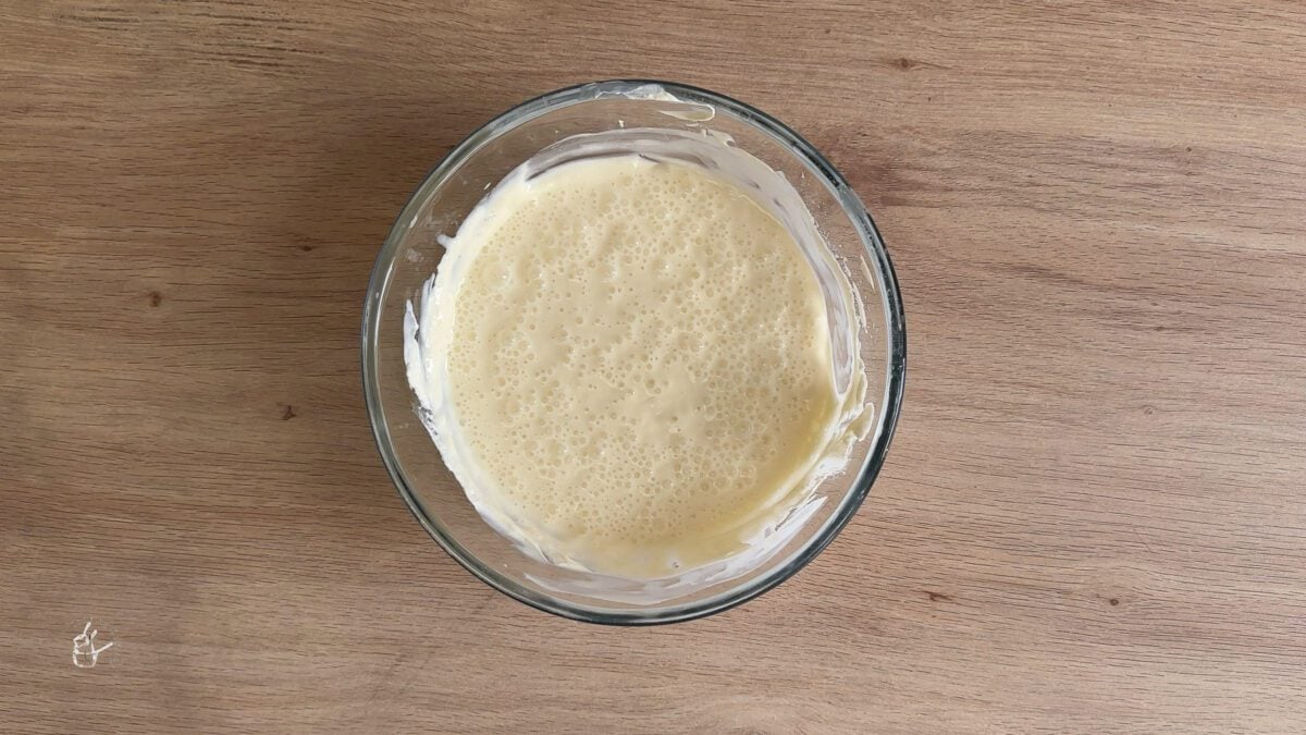 smooth eggfree cheesecake filling in a glass bowl