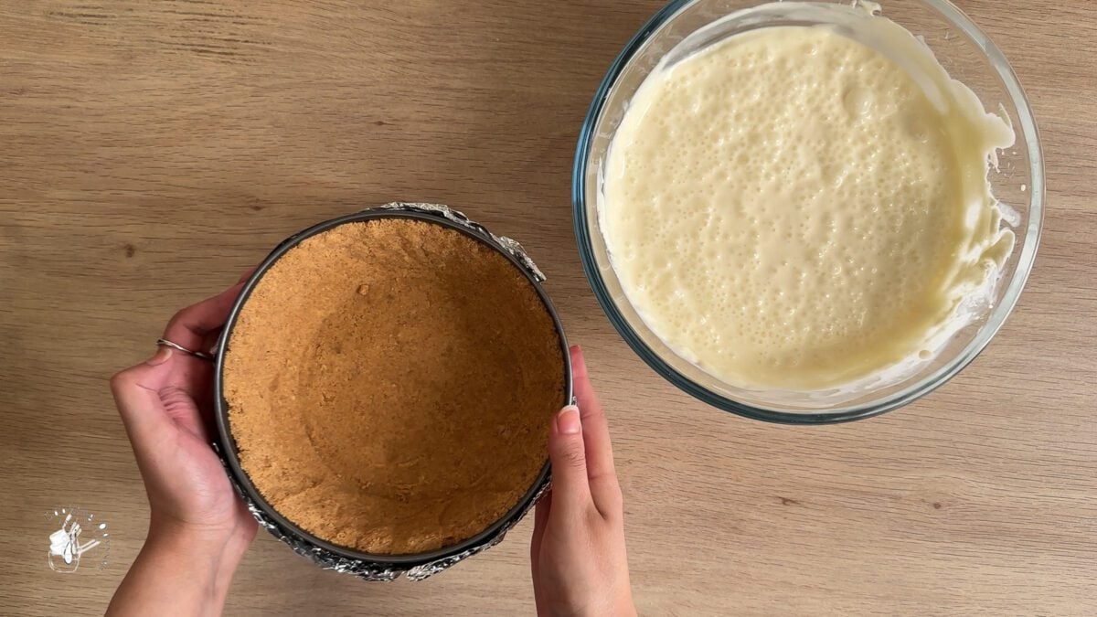 a female hand is holding a cake tin