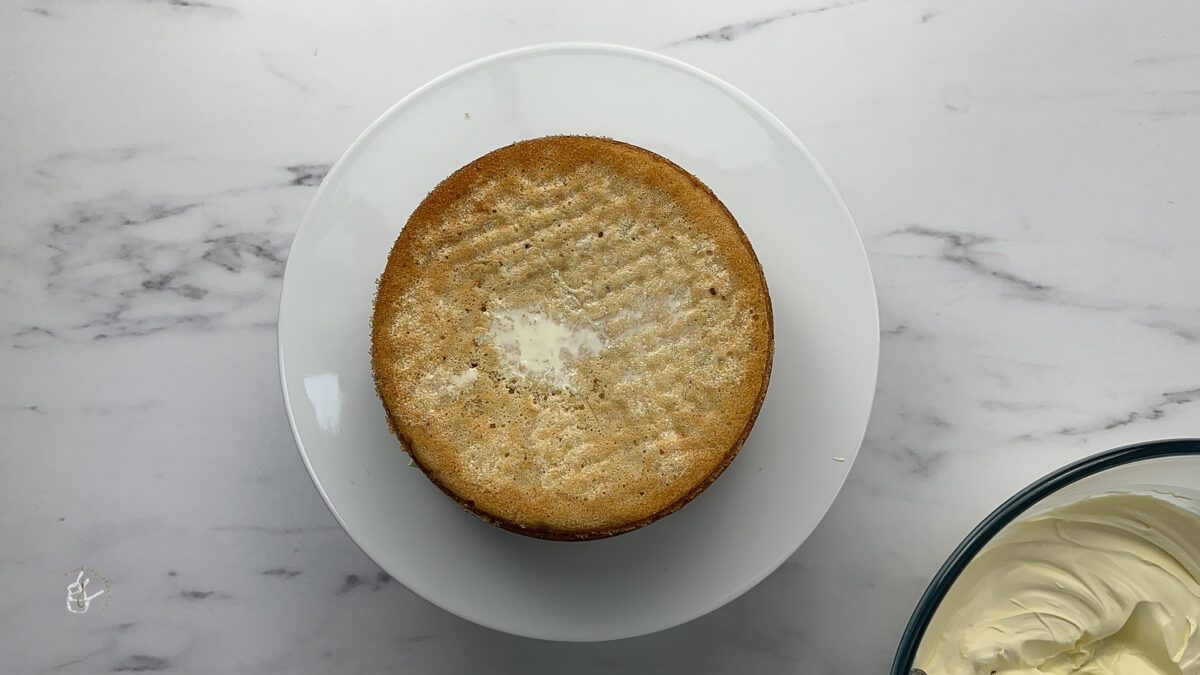 second layer of cake sponge on the cake stand