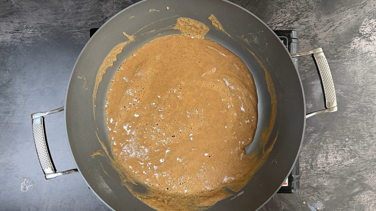 roasted singahre ka atta mixture in the frying pan