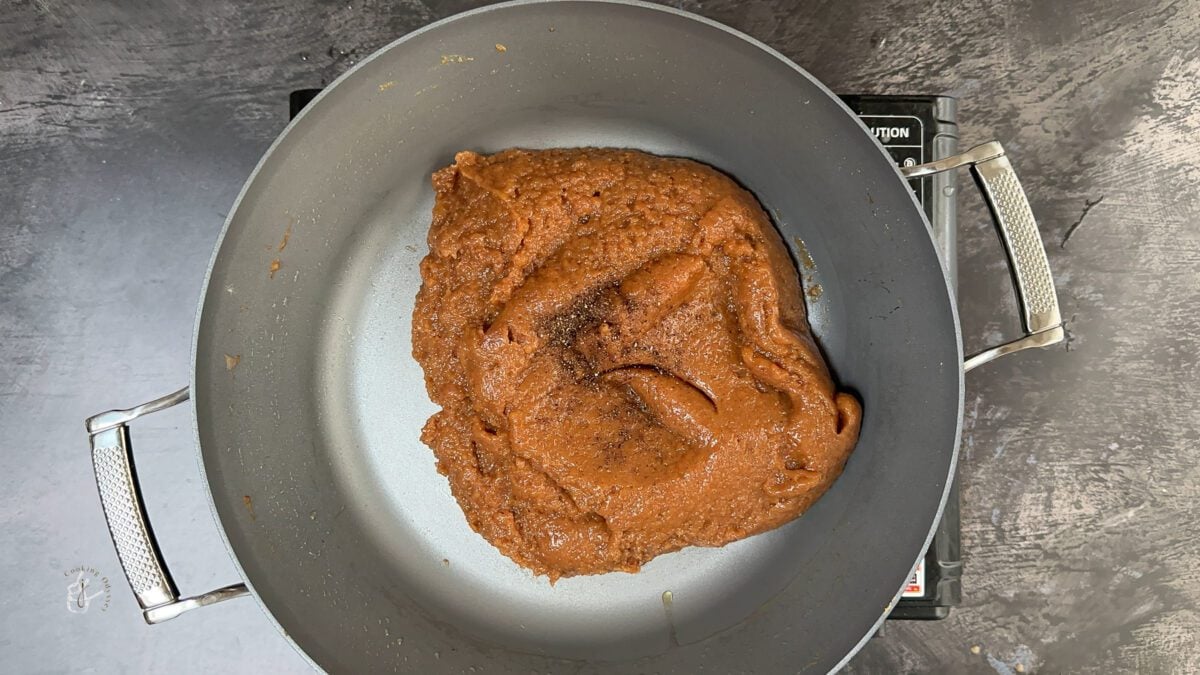 cardamom powder added to the singoda na lot no siro