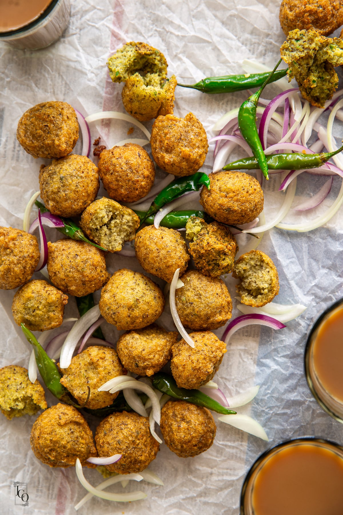Deep fried gujarati dal vada served with fried chillies and raw onion slices. 