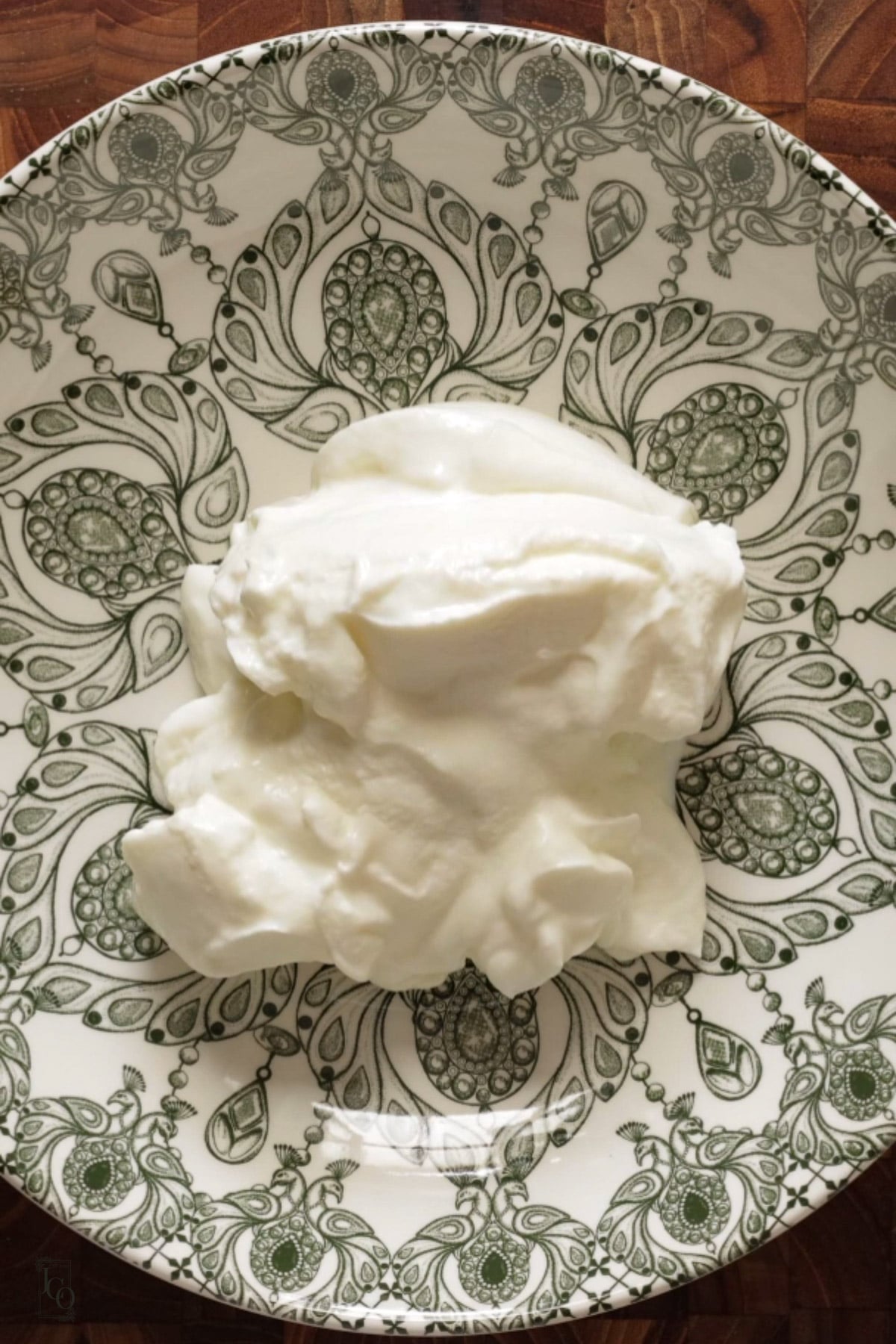Plain yogurt in a bowl.
